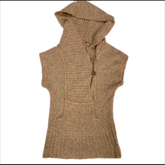 Free People Sweaters - Sale🌟Free People Sleeveless Knit Hooded Sweater